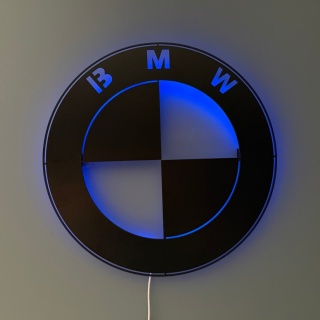 BMW LED Logo – podświetlana dekoracja ścienna HDF, 30–50 cm, łatwy montaż