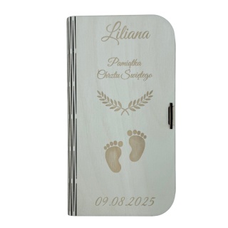 Drewniana koperta na pieniądze z grawerem – prezent na chrzest święty